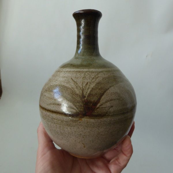 Signed vintage studio pottery vase, handmade thrown stoneware, muted neutral 7" - Image 8