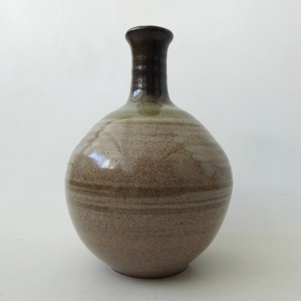 Signed vintage studio pottery vase, handmade thrown stoneware, muted neutral 7" - Image 10