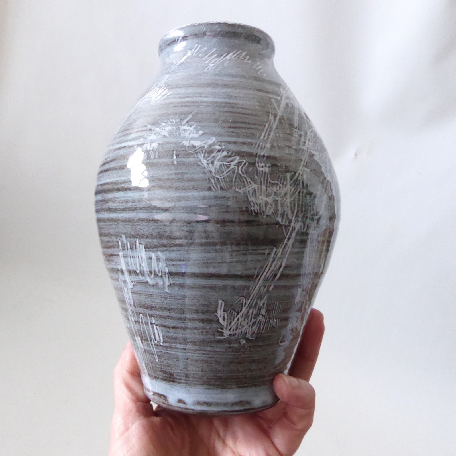 Studio Pottery vase, signed LJ/LJ handmade stoneware clay, grey blue sgraffito - Image 14