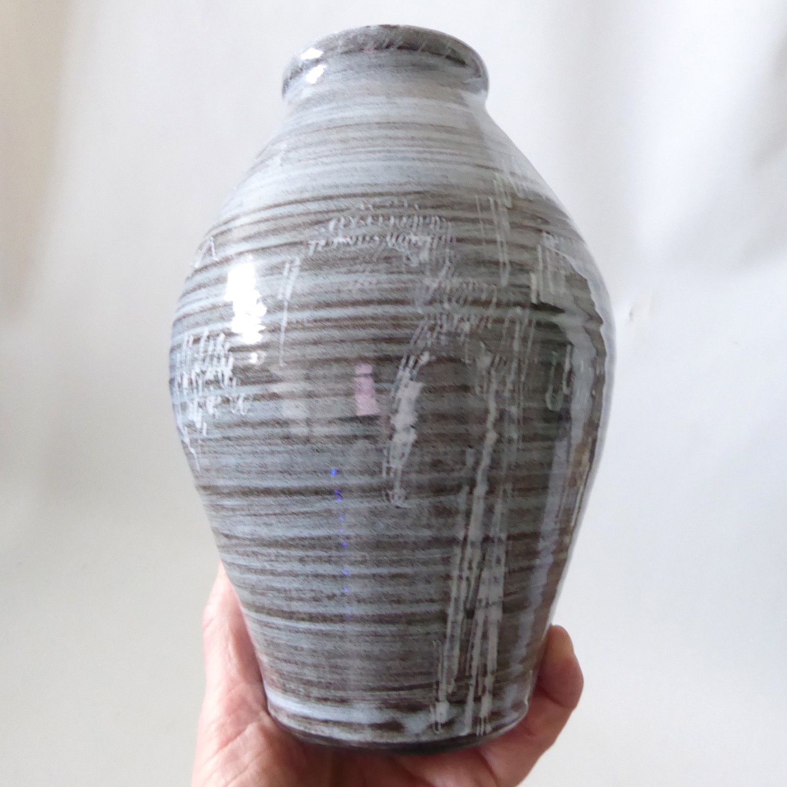 Studio Pottery vase, signed LJ/LJ handmade stoneware clay, grey blue sgraffito - Image 15