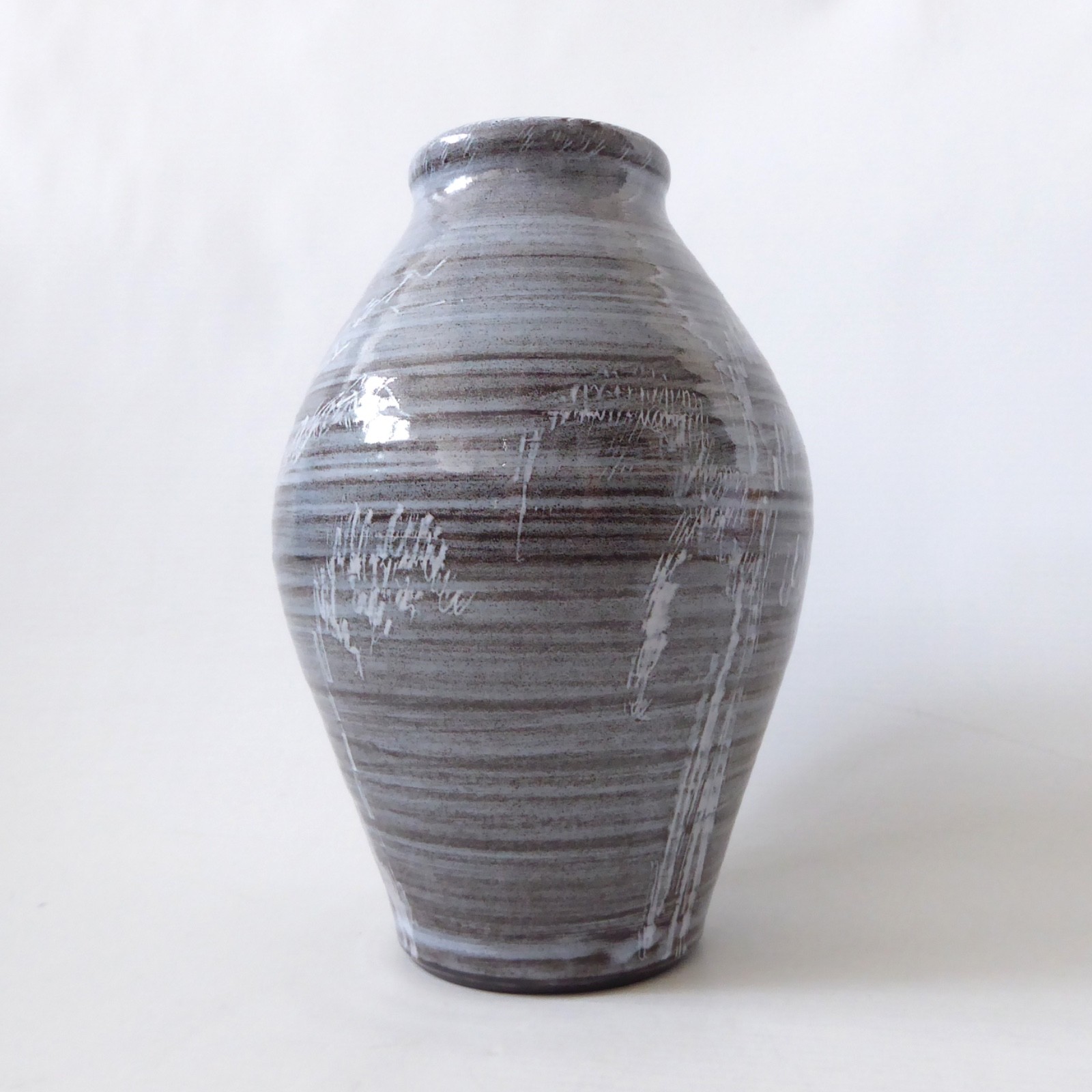 Studio Pottery vase, signed LJ/LJ handmade stoneware clay, grey blue sgraffito - Image 4