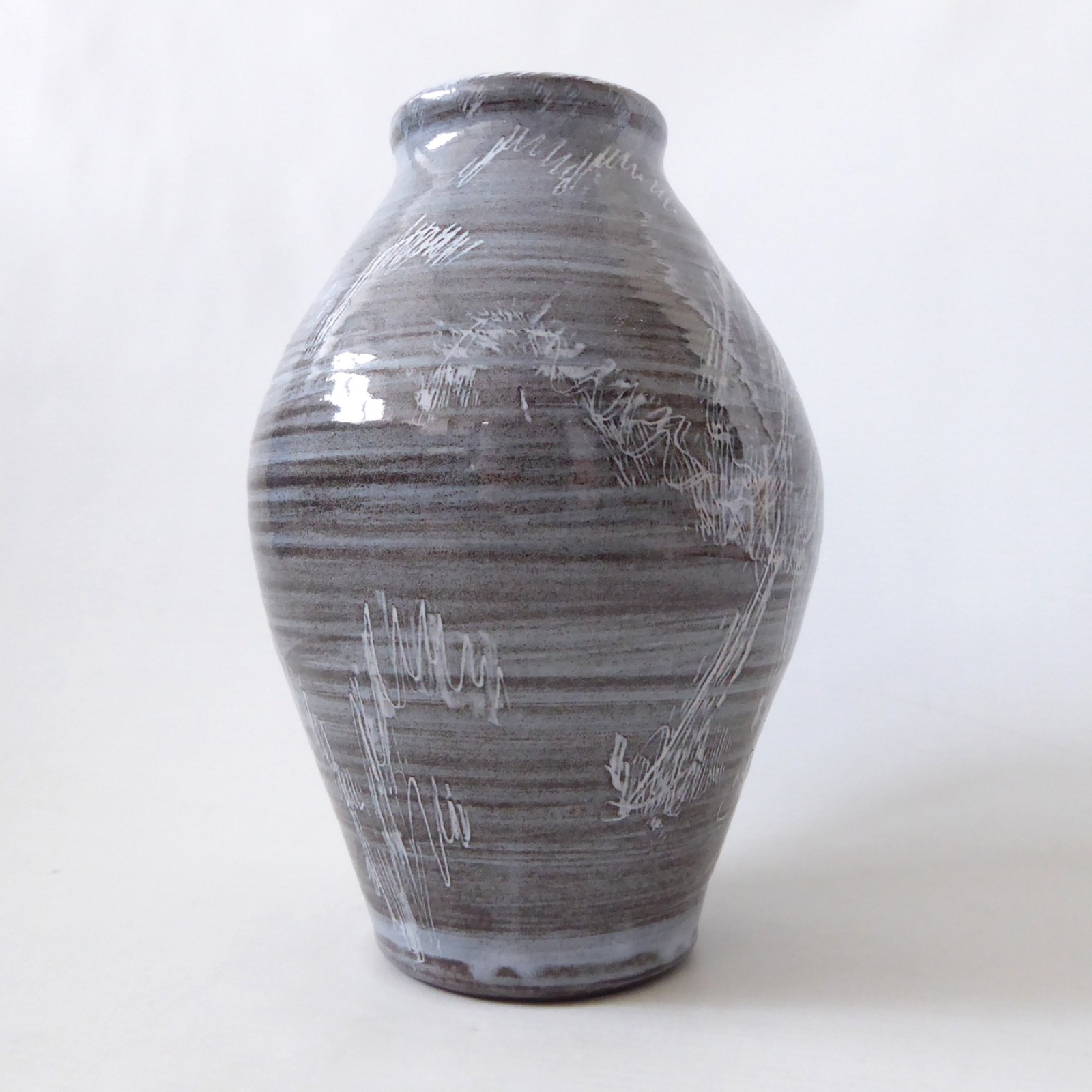 Studio Pottery vase, signed LJ/LJ handmade stoneware clay, grey blue sgraffito - Image 6