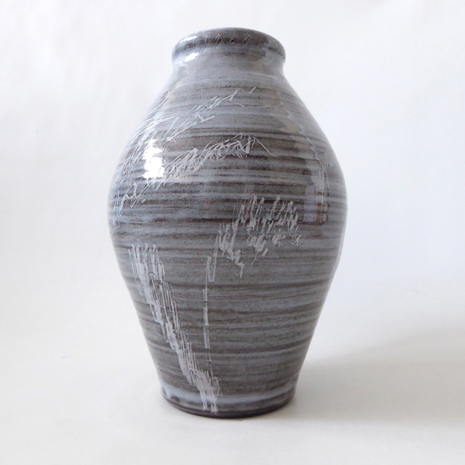 Studio Pottery vase, signed LJ/LJ handmade stoneware clay, grey blue sgraffito