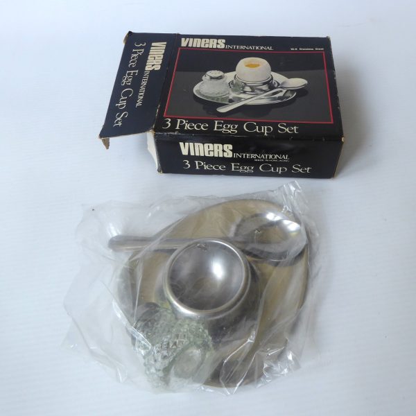 Viners International vintage stainless steel egg cup, spoon & salt shaker, boxed - Image 12
