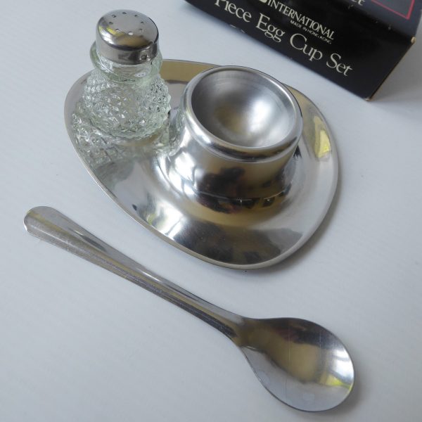 Viners International vintage stainless steel egg cup, spoon & salt shaker, boxed - Image 5