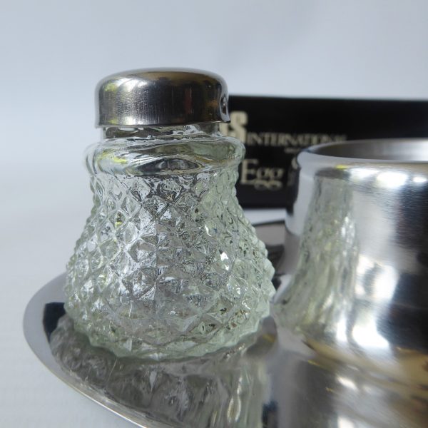 Viners International vintage stainless steel egg cup, spoon & salt shaker, boxed - Image 6