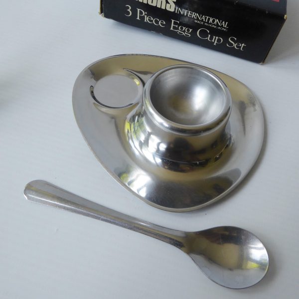 Viners International vintage stainless steel egg cup, spoon & salt shaker, boxed - Image 8