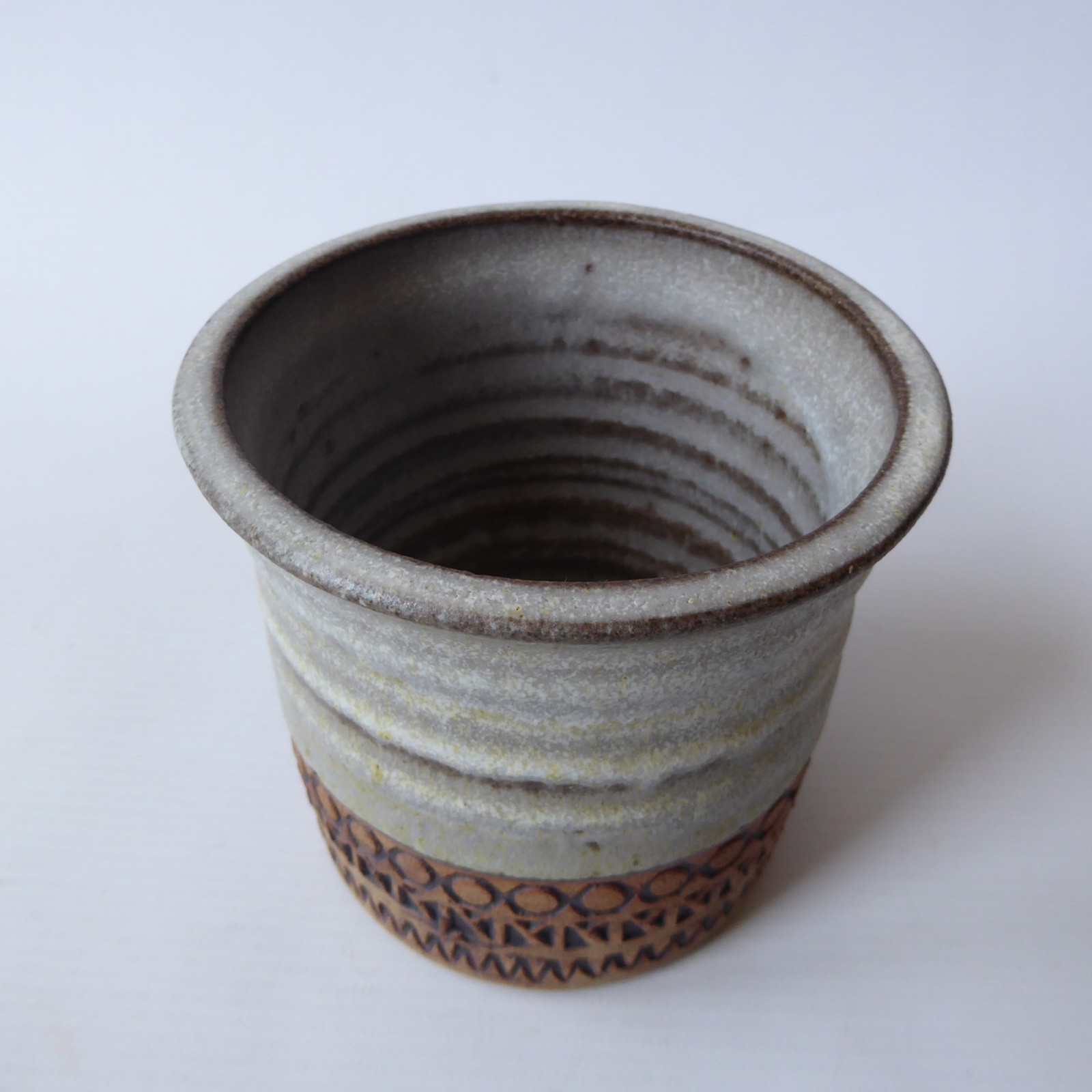 Vintage Broadstairs Pottery planter. 1960s/1970s handmade thrown plant pot retro - Image 9