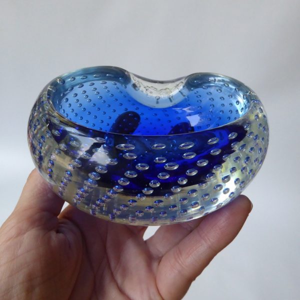 Vintage Murano art glass bowl. Royal blue cased dish ashtray. Controlled bubbles - Image 12