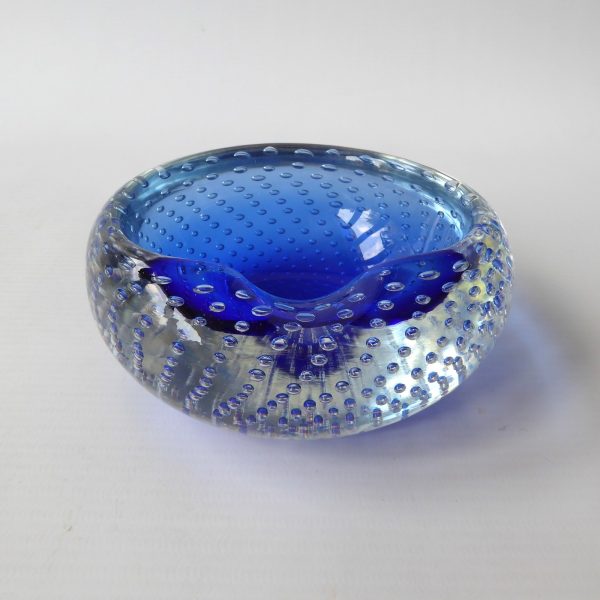 Vintage Murano art glass bowl. Royal blue cased dish ashtray. Controlled bubbles - Image 4