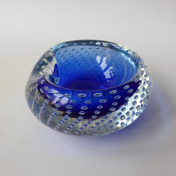 Vintage Murano art glass bowl. Royal blue cased dish ashtray. Controlled bubbles - Image 5