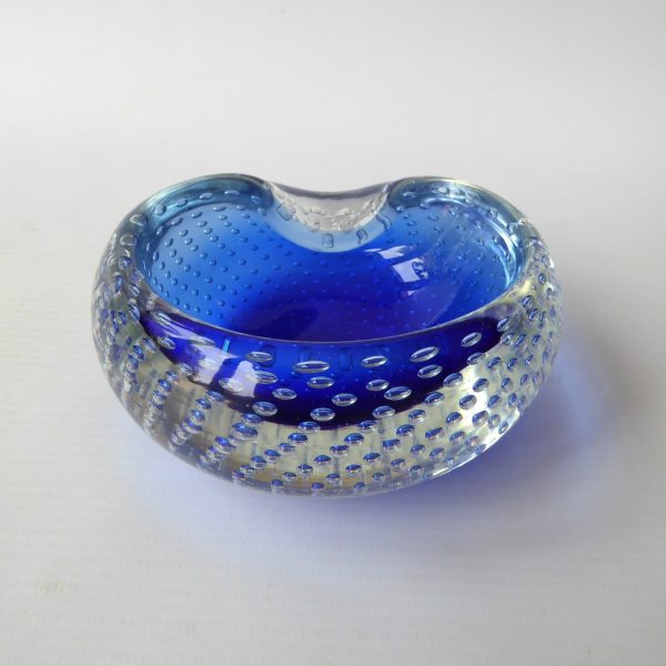 Vintage Murano art glass bowl. Royal blue cased dish ashtray. Controlled bubbles - Image 6