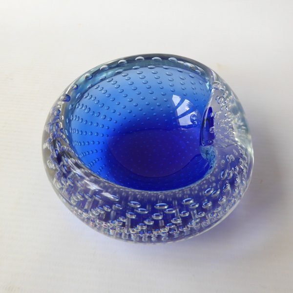Vintage Murano art glass bowl. Royal blue cased dish ashtray. Controlled bubbles - Image 7