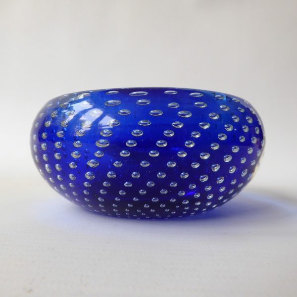 Vintage Murano art glass bowl. Royal blue cased dish ashtray. Controlled bubbles - Image 10