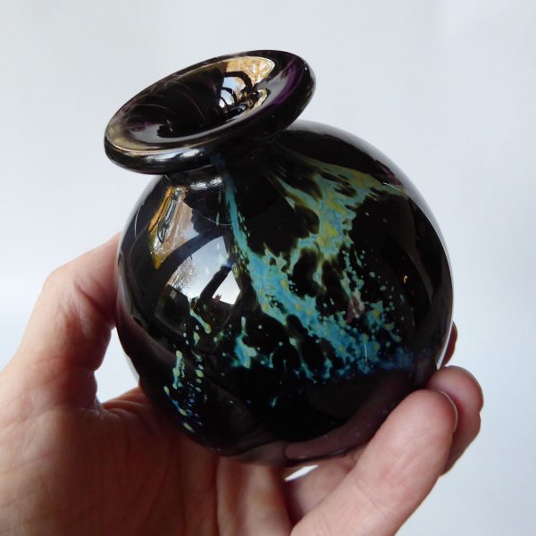 Vintage Phoenician black round globe art glass vase, blue gold bits. Signed 1988 - Image 11