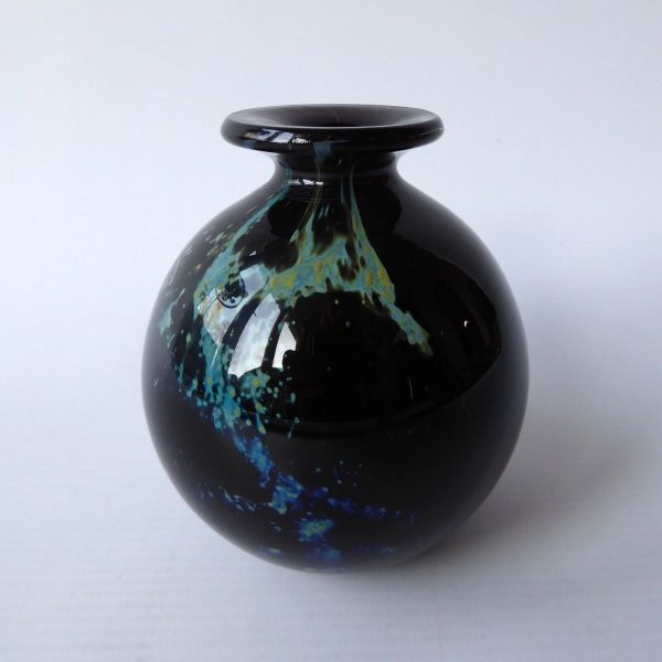 Vintage Phoenician black round globe art glass vase, blue gold bits. Signed 1988 - Image 6
