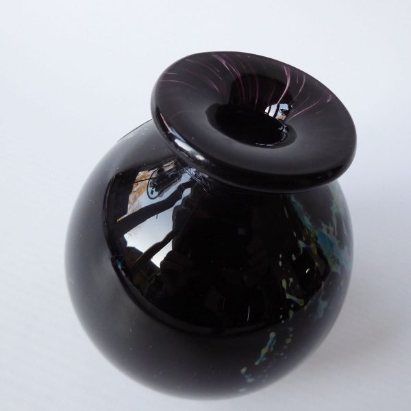 Vintage Phoenician black round globe art glass vase, blue gold bits. Signed 1988 - Image 7