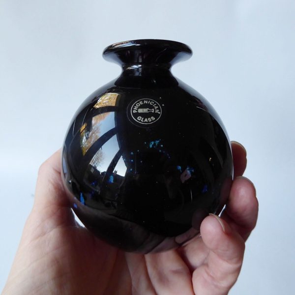 Vintage Phoenician black round globe art glass vase, blue gold bits. Signed 1988 - Image 10