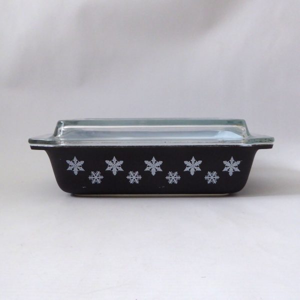 Vintage Pyrex JAJ Snowflake black deep oblong casserole dish + lid. 1950s 2162