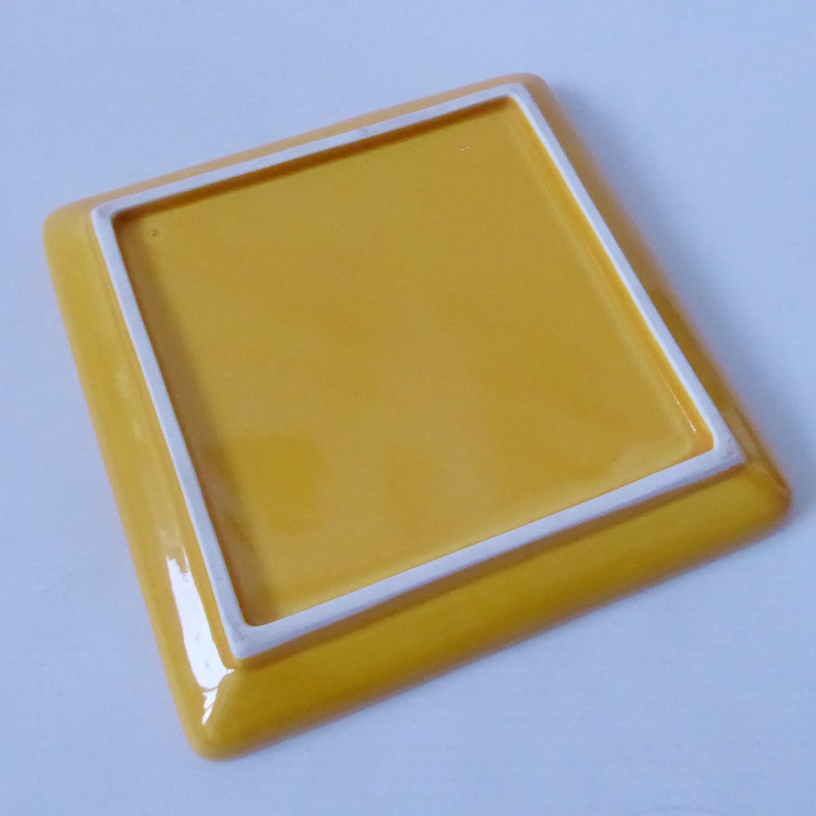 Vintage Surrey Ceramics square plate, coin/jewellery dish. Retro yellow flowers - Image 9