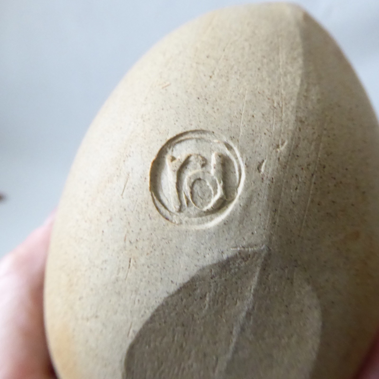 Vintage signed RD studio pottery vase, brown/natural clay. Rose Dickinson Kent - Image 9