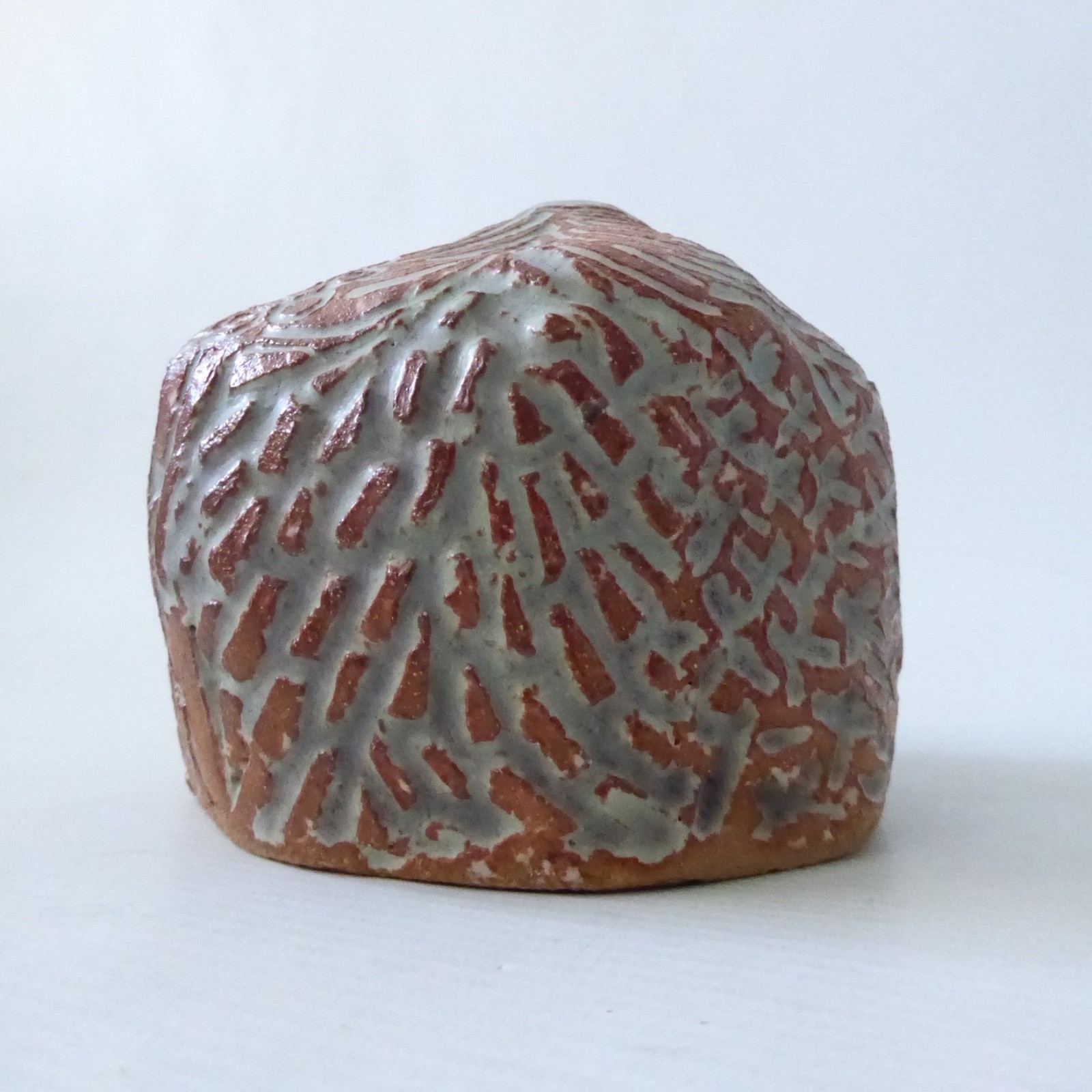 Vintage studio pottery vase, carved clay lump. Brutalist modernist retro art - Image 11