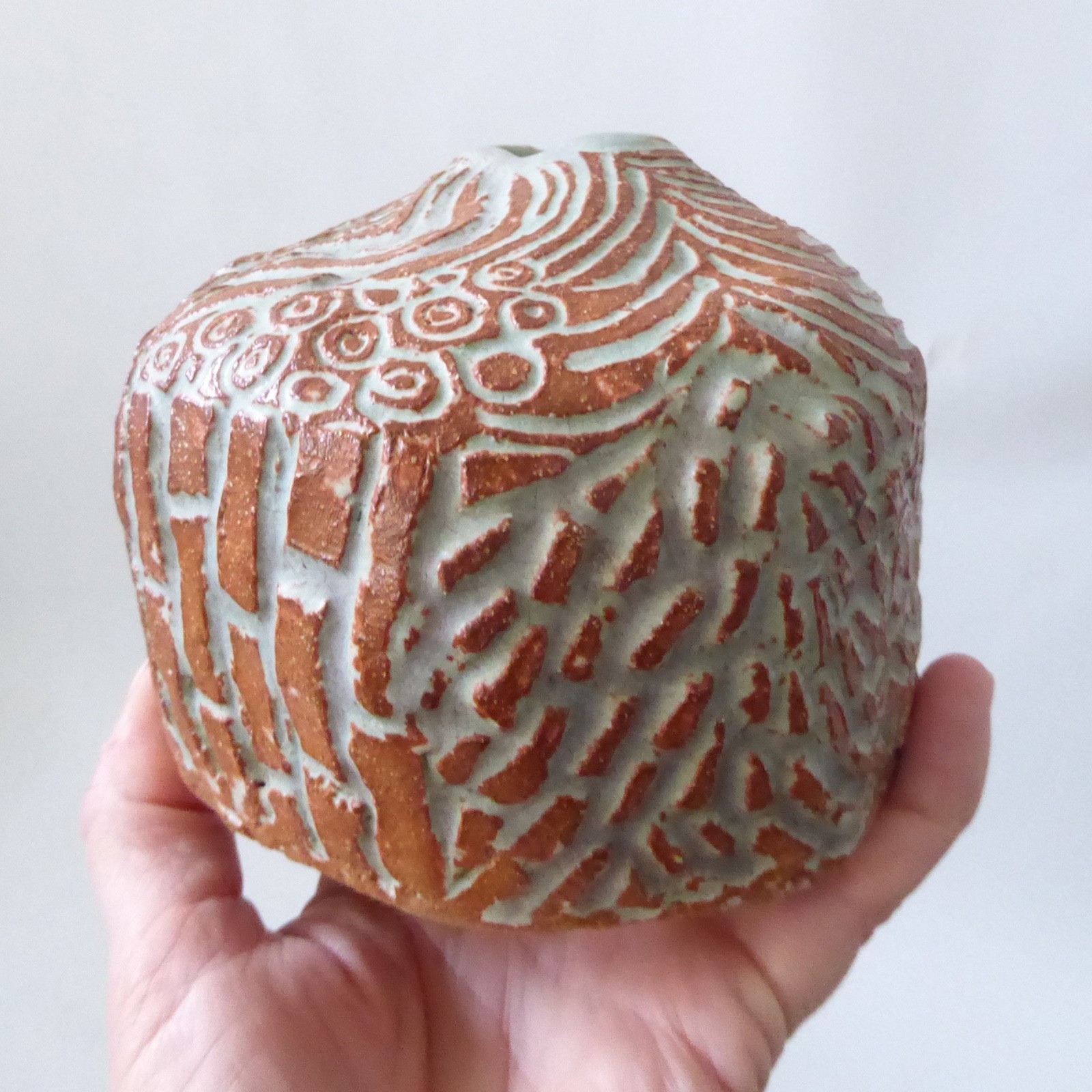 Vintage studio pottery vase, carved clay lump. Brutalist modernist retro art - Image 12