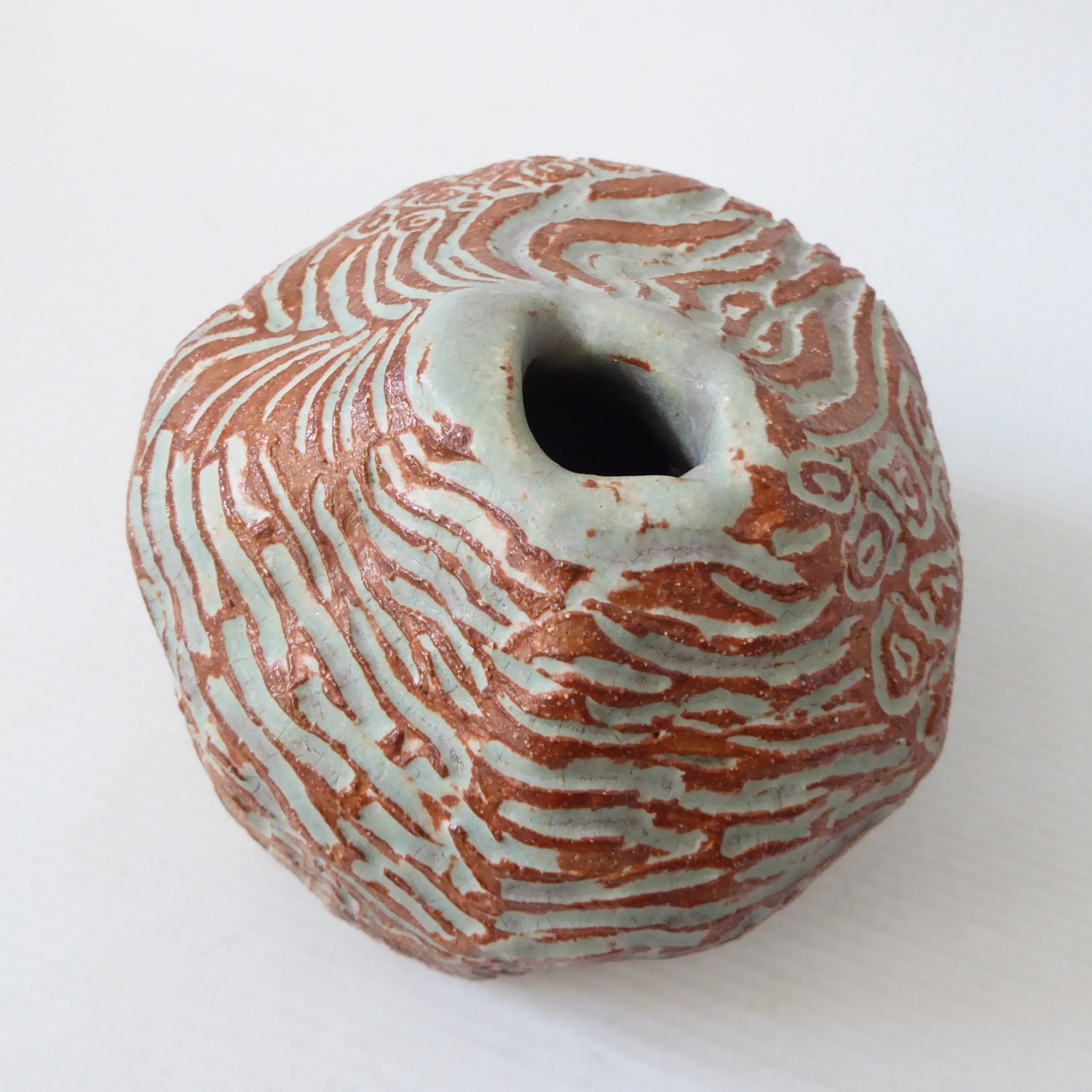 Vintage studio pottery vase, carved clay lump. Brutalist modernist retro art - Image 14