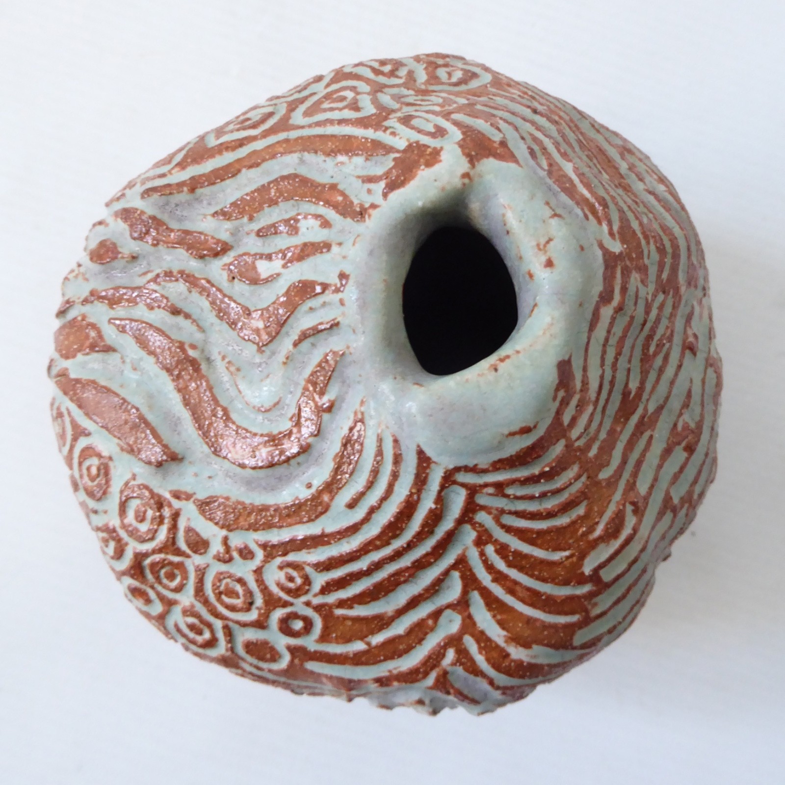 Vintage studio pottery vase, carved clay lump. Brutalist modernist retro art - Image 17