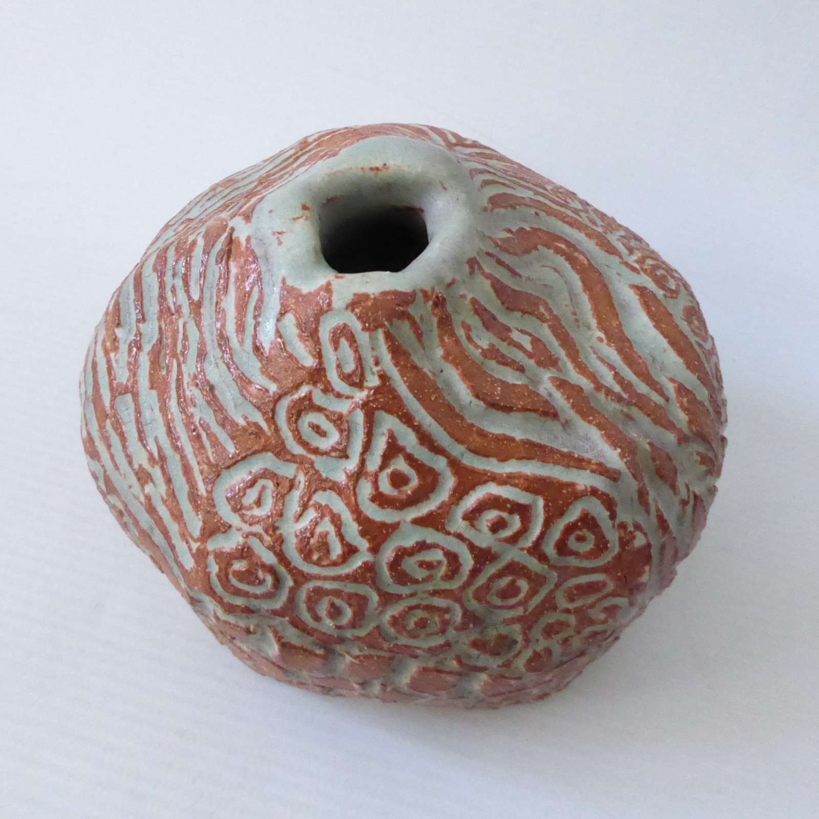 Vintage studio pottery vase, carved clay lump. Brutalist modernist retro art - Image 3