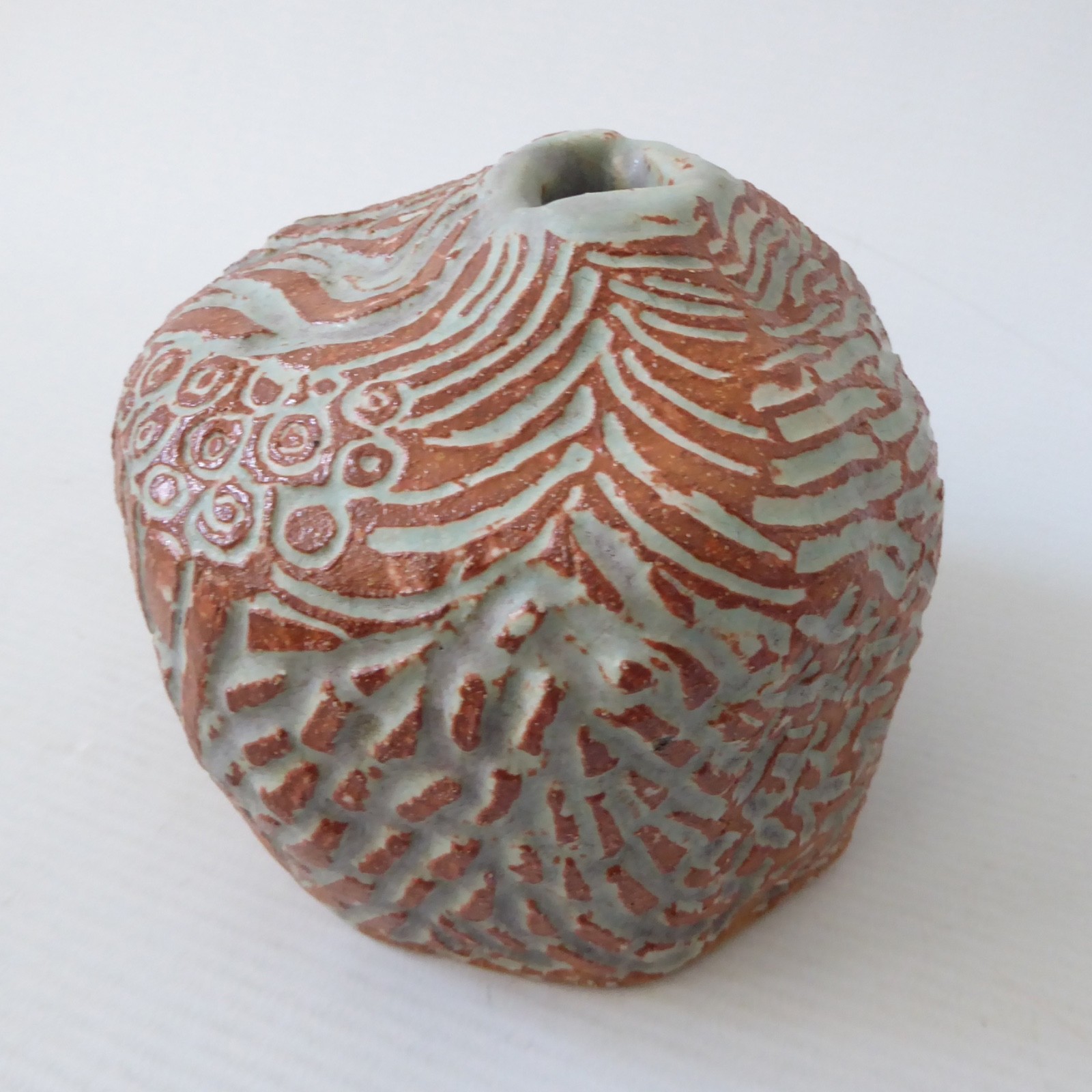 Vintage studio pottery vase, carved clay lump. Brutalist modernist retro art - Image 5