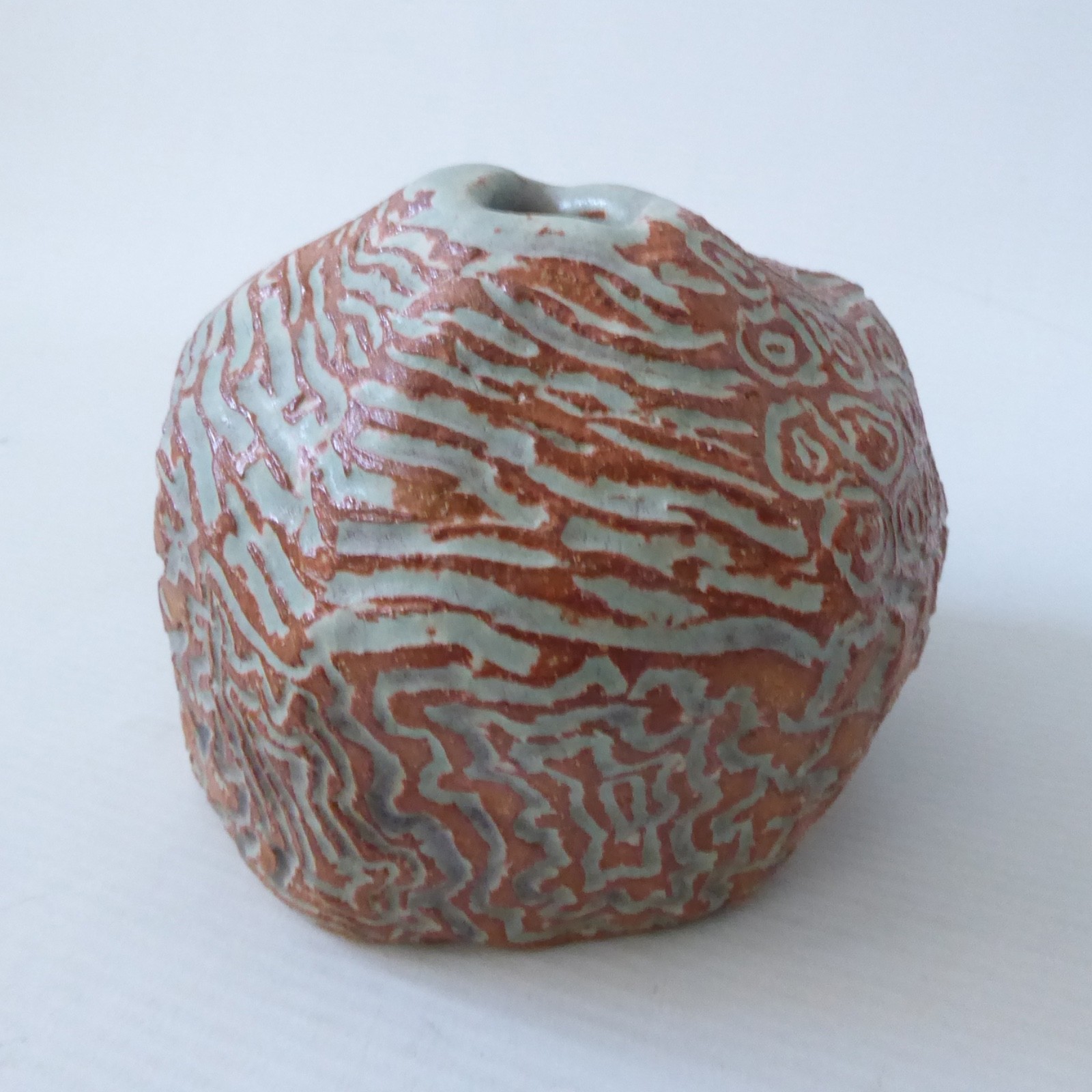 Vintage studio pottery vase, carved clay lump. Brutalist modernist retro art - Image 7