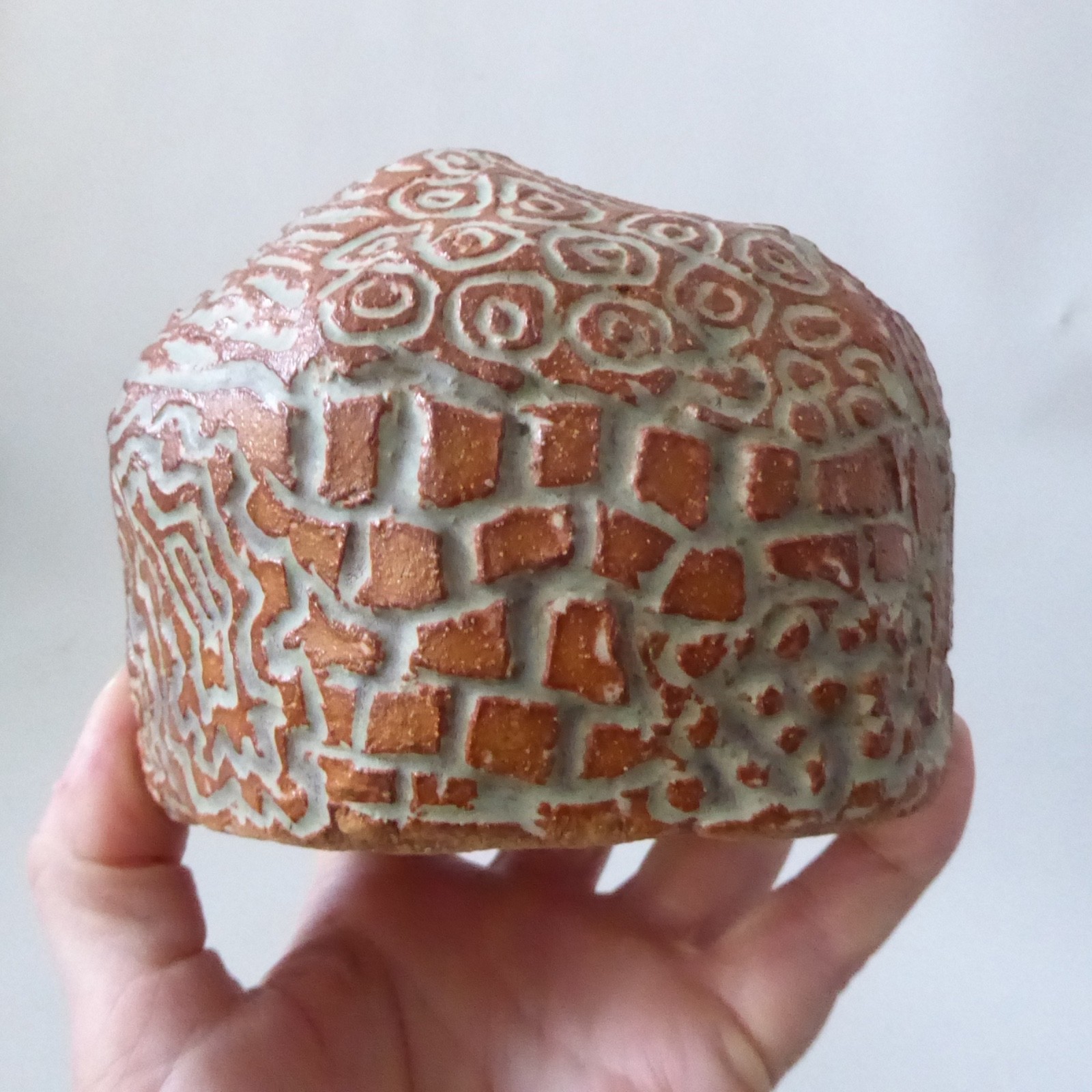 Vintage studio pottery vase, carved clay lump. Brutalist modernist retro art - Image 9