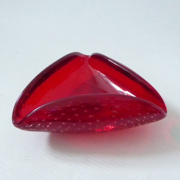 Whitefriars ruby red controlled bubble art glass triangular dish 9562, vintage - Image 3