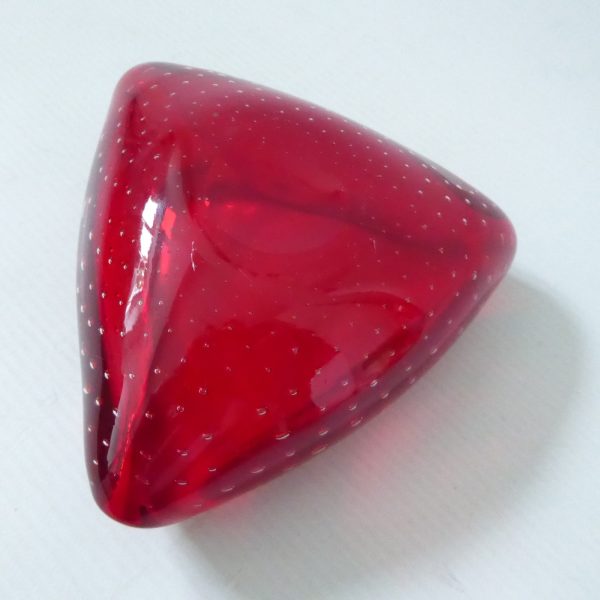 Whitefriars ruby red controlled bubble art glass triangular dish 9562, vintage - Image 7