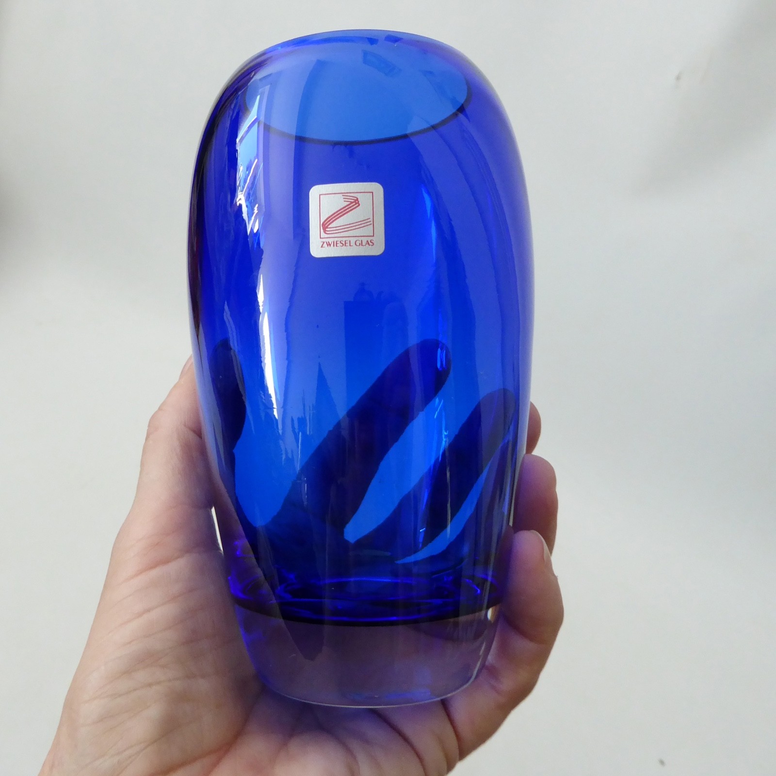 Zwiesel Glas art glass Jenny vase, German, cobalt royal blue + label, modernist - Image 3