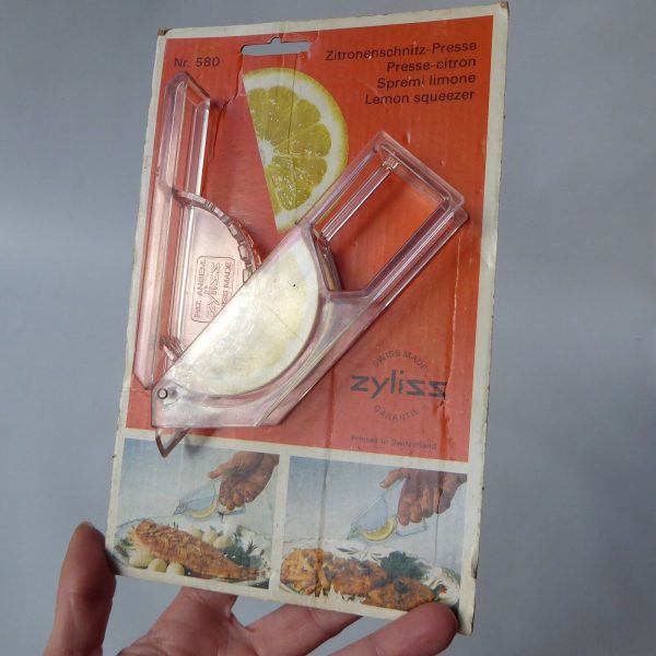 Zyliss vintage Swiss made lemon slice squeezer, hand press. Clear plastic retro - Image 5