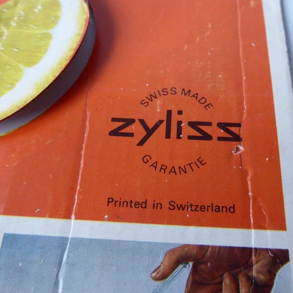 Zyliss vintage Swiss made lemon slice squeezer, hand press. Clear plastic retro - Image 8
