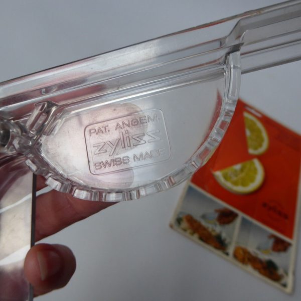 Zyliss vintage Swiss made lemon slice squeezer, hand press. Clear plastic retro - Image 9