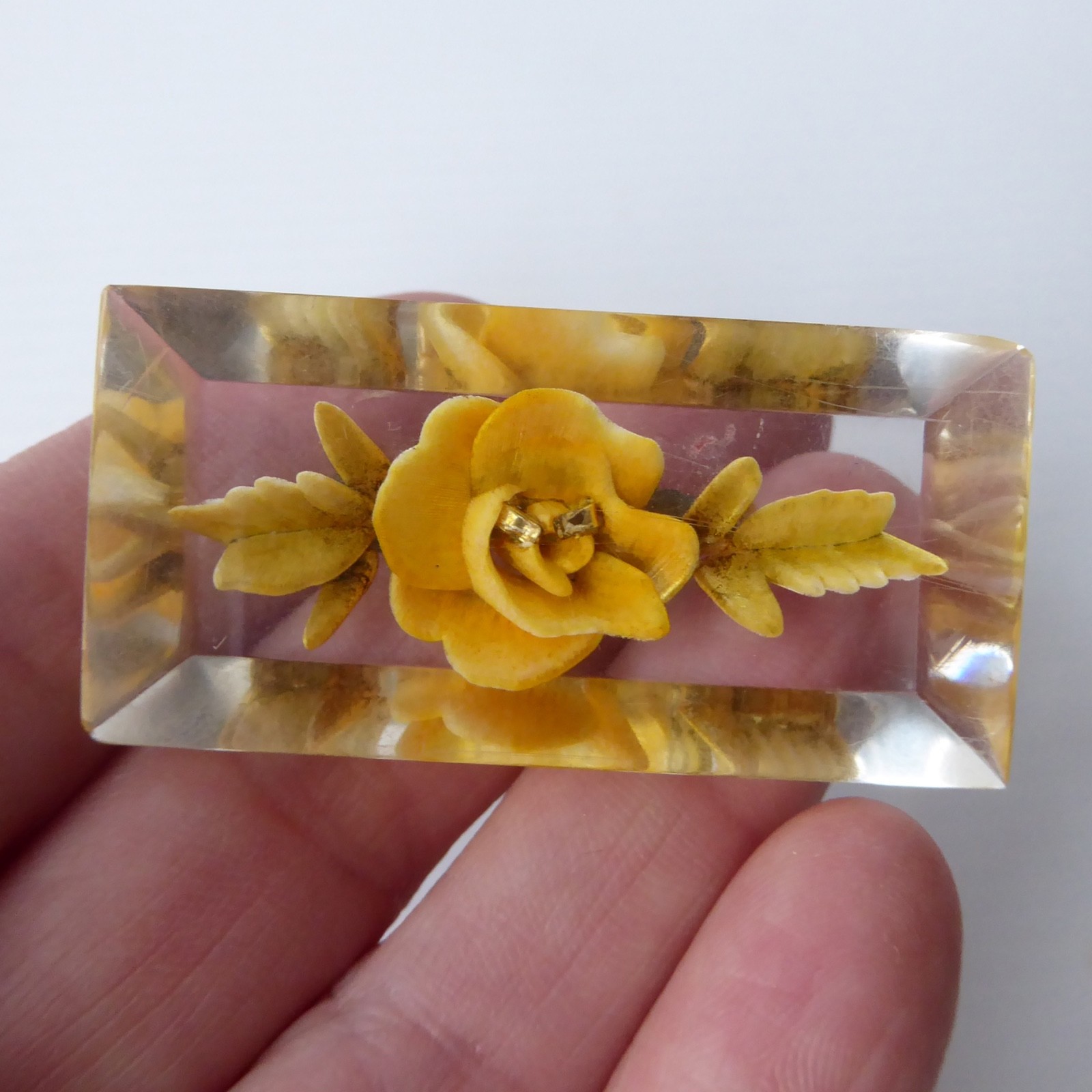 1950s reverse carved lucite perspex brooch yellow rose flower vintage rectangle - Image 8