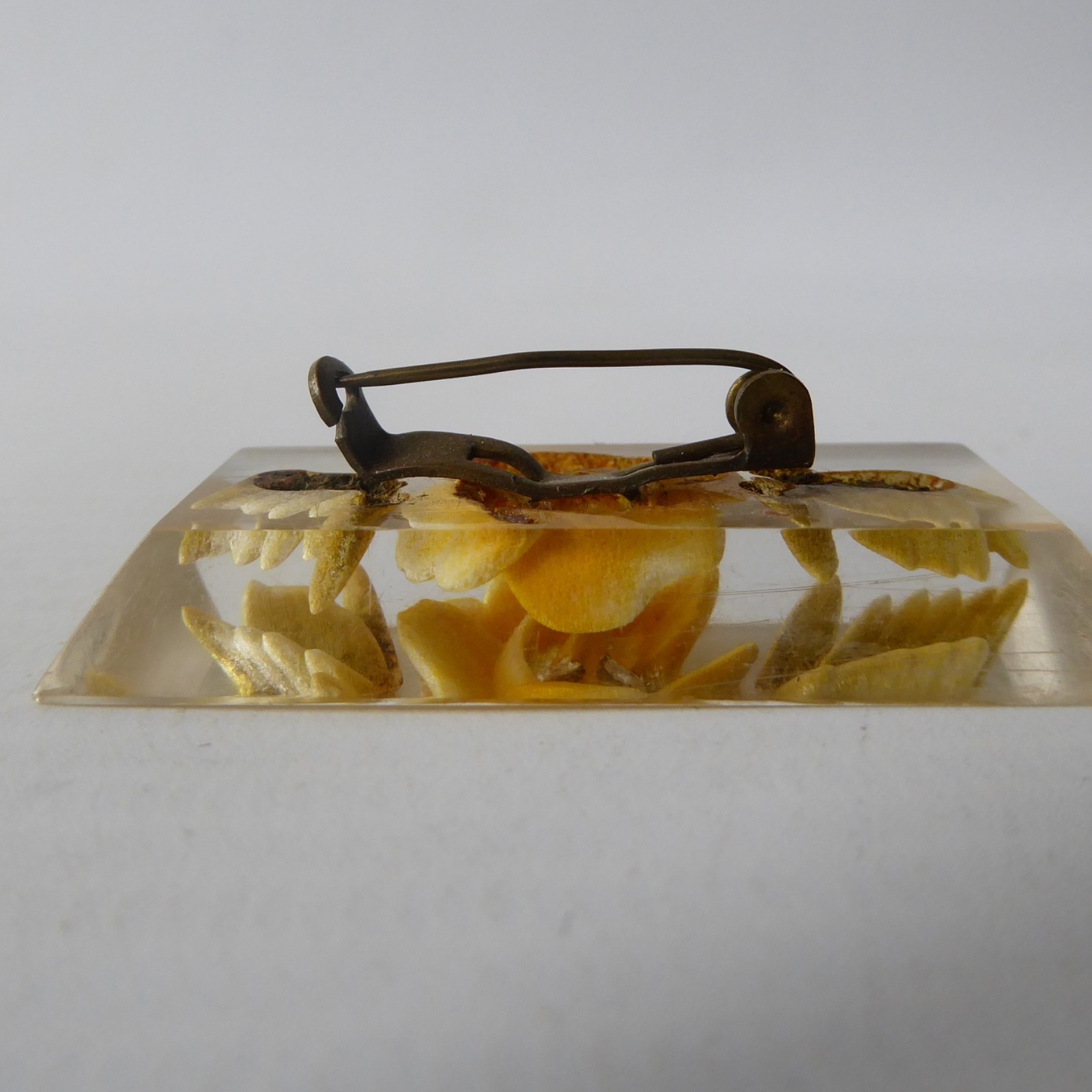 1950s reverse carved lucite perspex brooch yellow rose flower vintage rectangle - Image 10