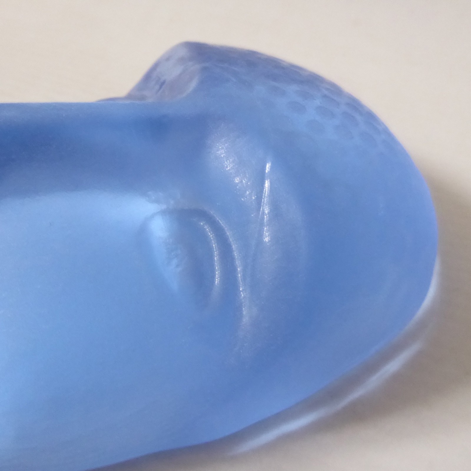 5" Kosta Boda Brains art glass face sculpture, Sweden Bertil Vallien blue spotty - Image 4