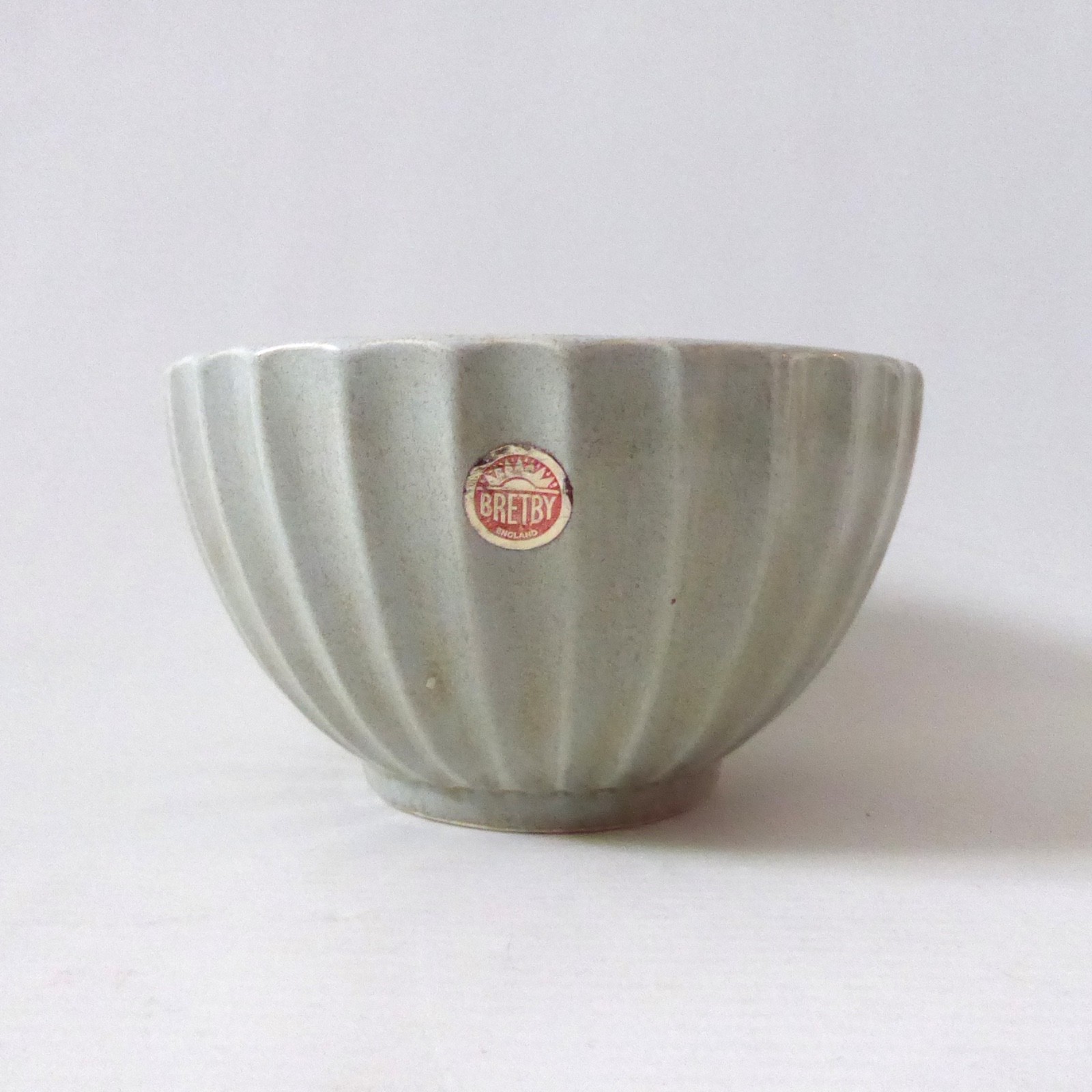 Bretby Art Pottery bowl dish, round vertical ribs. Vintage moss pale green retro - Image 2