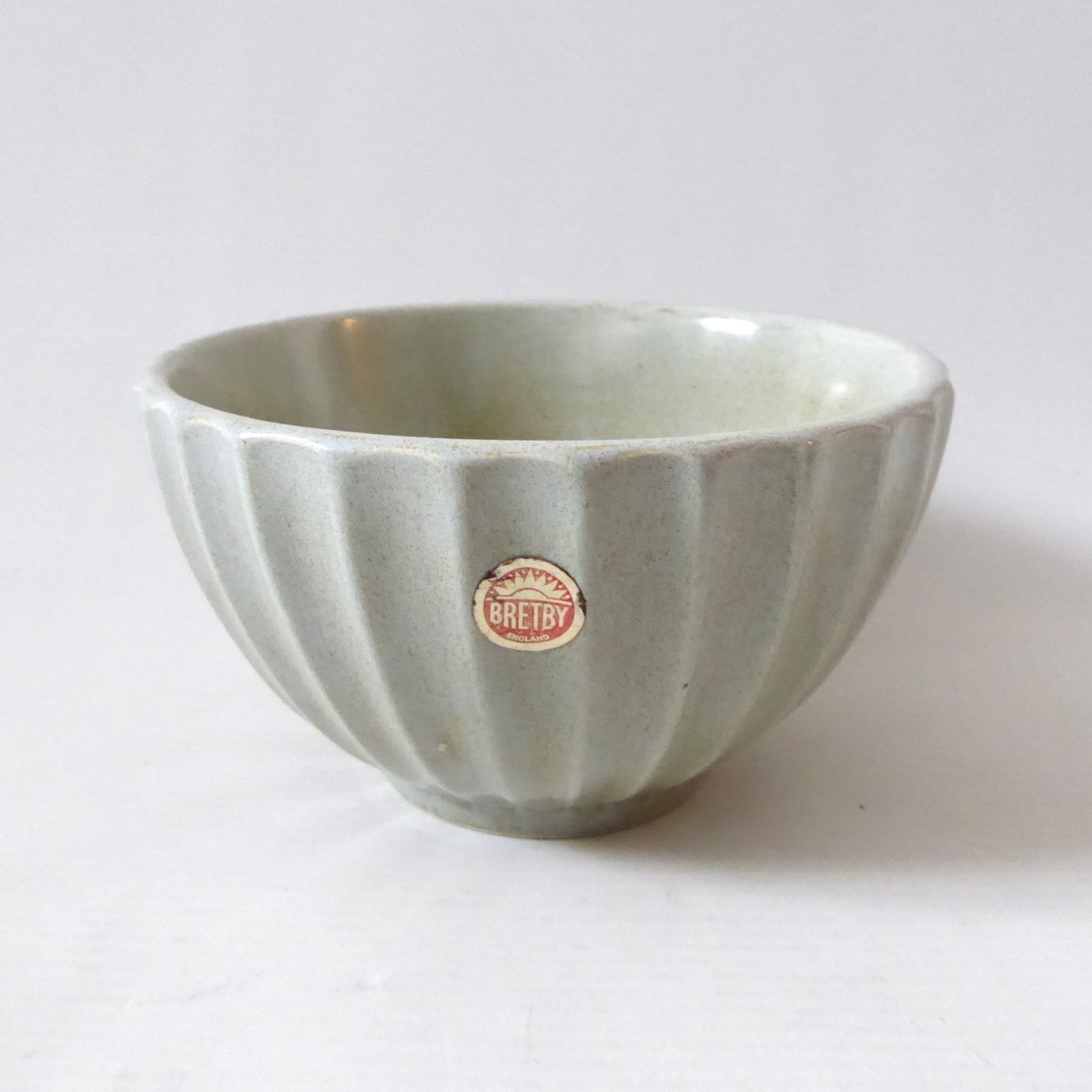 Bretby Art Pottery bowl dish, round vertical ribs. Vintage moss pale green retro - Image 3
