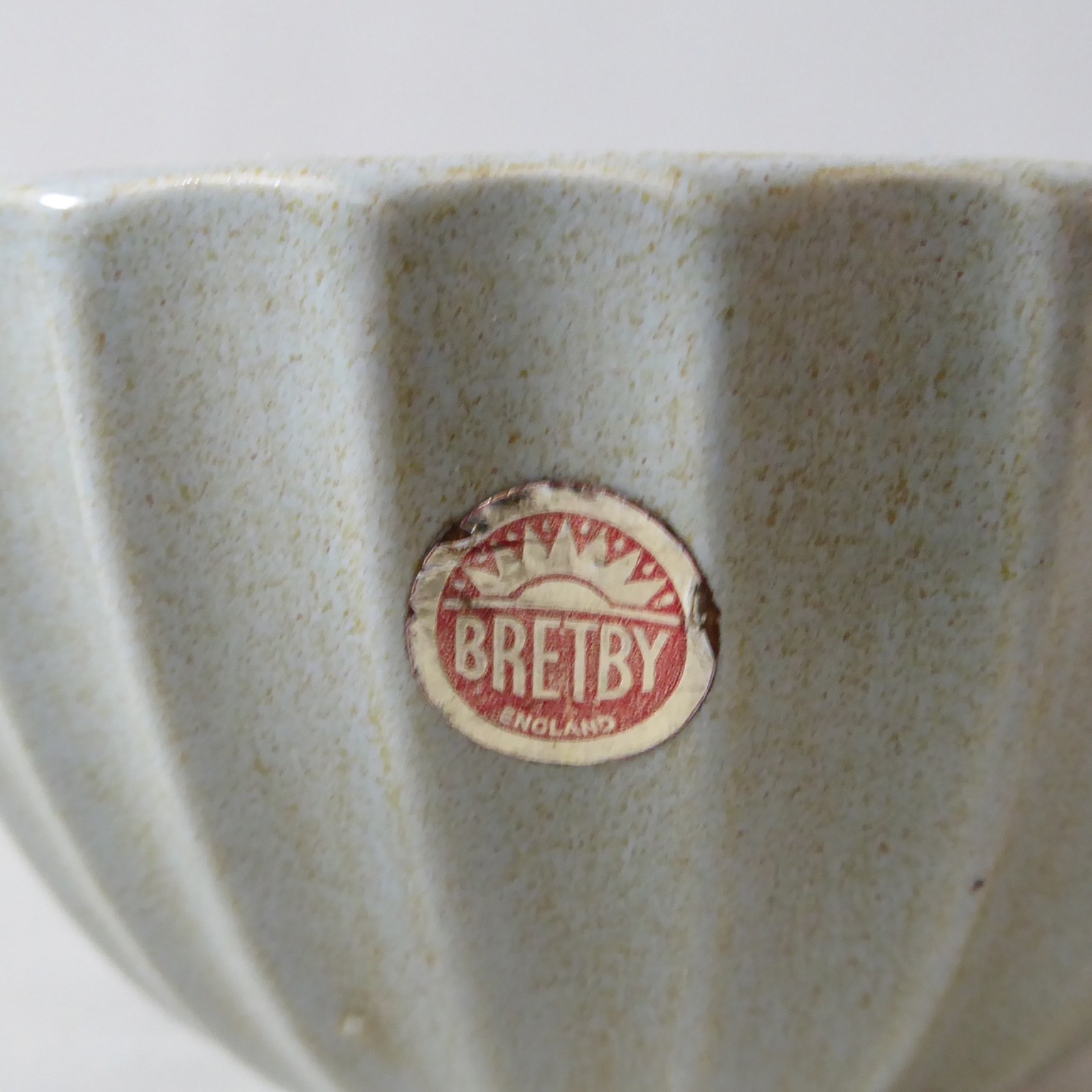Bretby Art Pottery bowl dish, round vertical ribs. Vintage moss pale green retro - Image 4