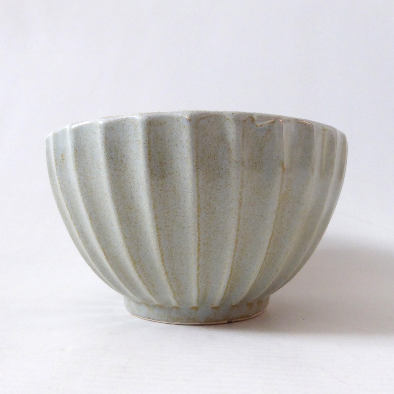 Bretby Art Pottery bowl dish, round vertical ribs. Vintage moss pale green retro - Image 5