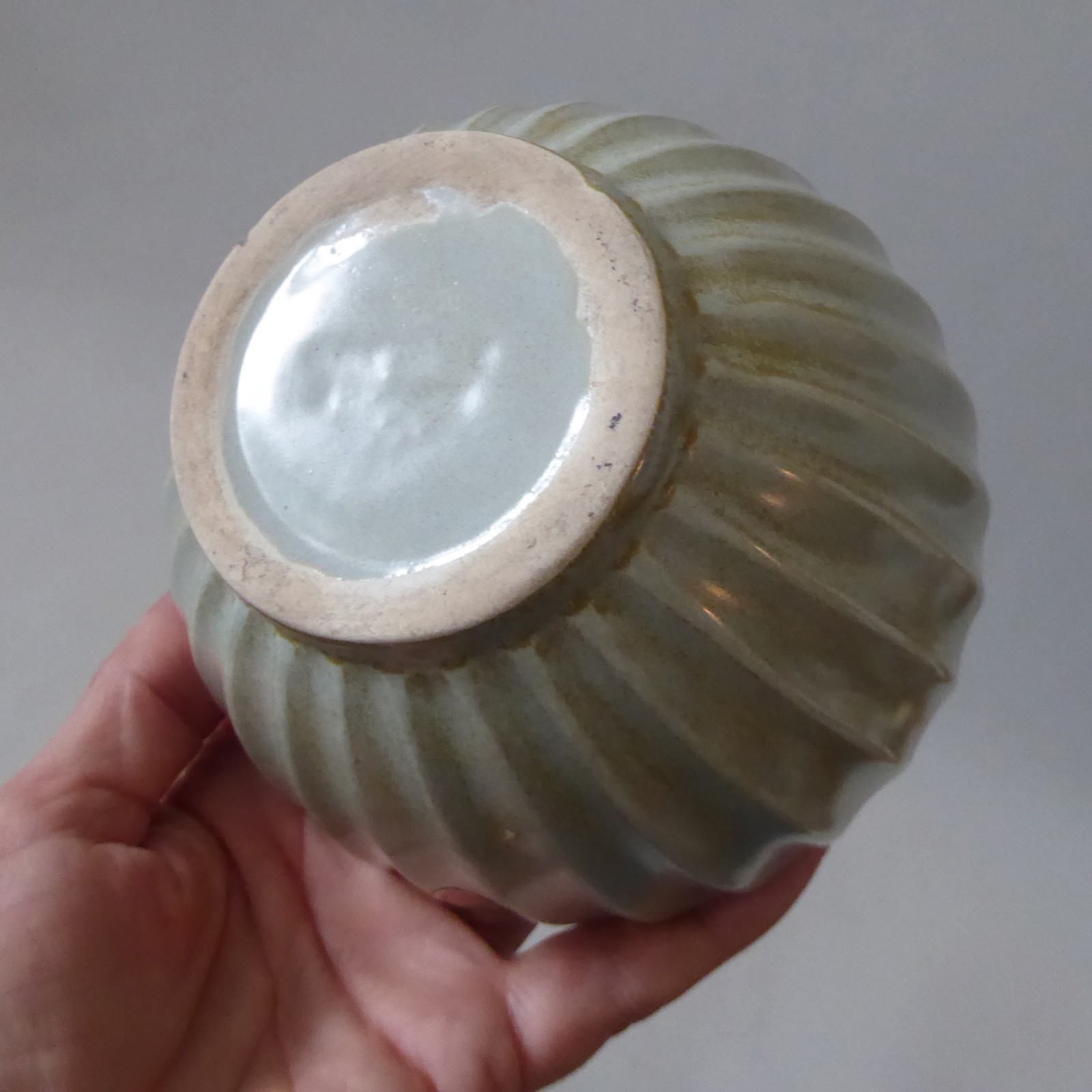 Bretby Art Pottery bowl dish, round vertical ribs. Vintage moss pale green retro - Image 9