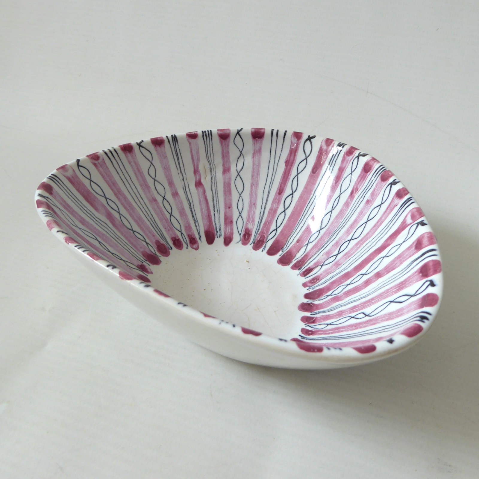 Cinque Ports Pottery triangular bowl, studio. 1950s 1960s MCM David Sharp Rye - Image 3