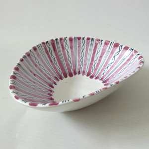 Cinque Ports Pottery triangular bowl, studio. 1950s 1960s MCM David Sharp Rye