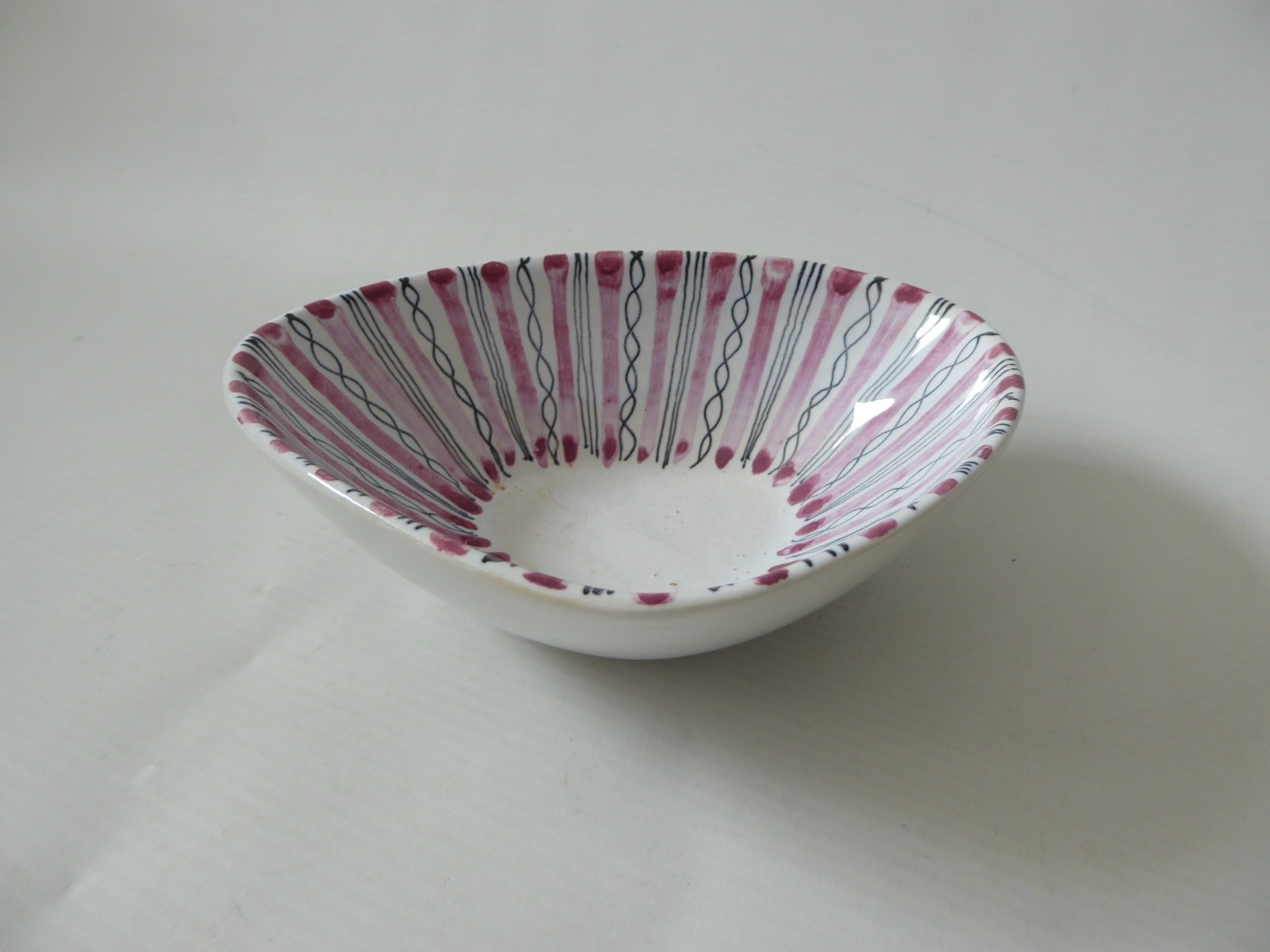 Cinque Ports Pottery triangular bowl, studio. 1950s 1960s MCM David Sharp Rye - Image 7